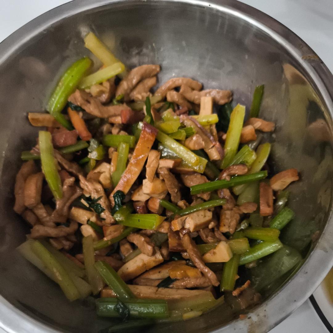 芹菜豆干炒肉丝