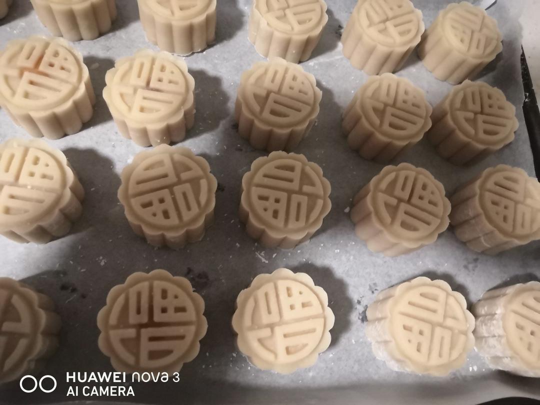 广式月饼—蛋黄莲蓉月饼