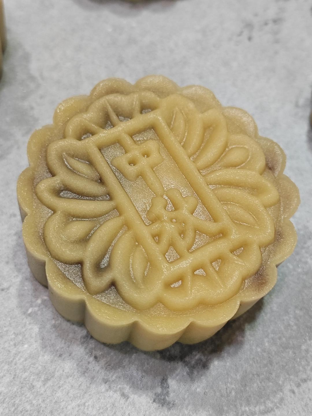 广式豆沙蛋黄月饼（步骤超详细，新手适用）