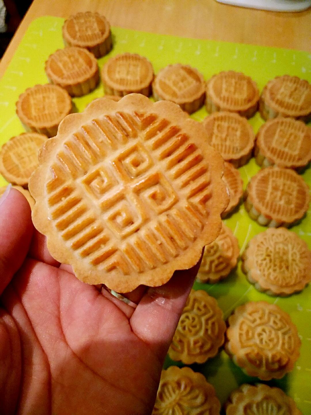 广式月饼—蛋黄芝麻月饼