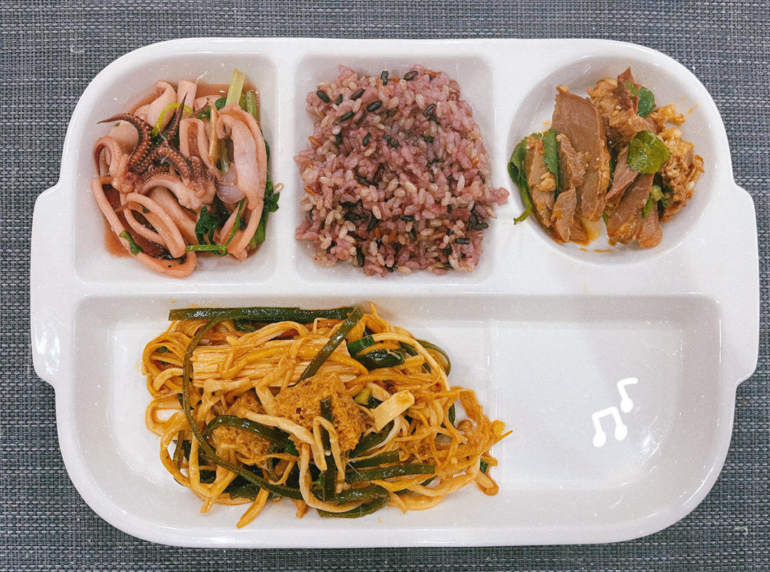 速炒芹菜鱿鱼（墨鱼）