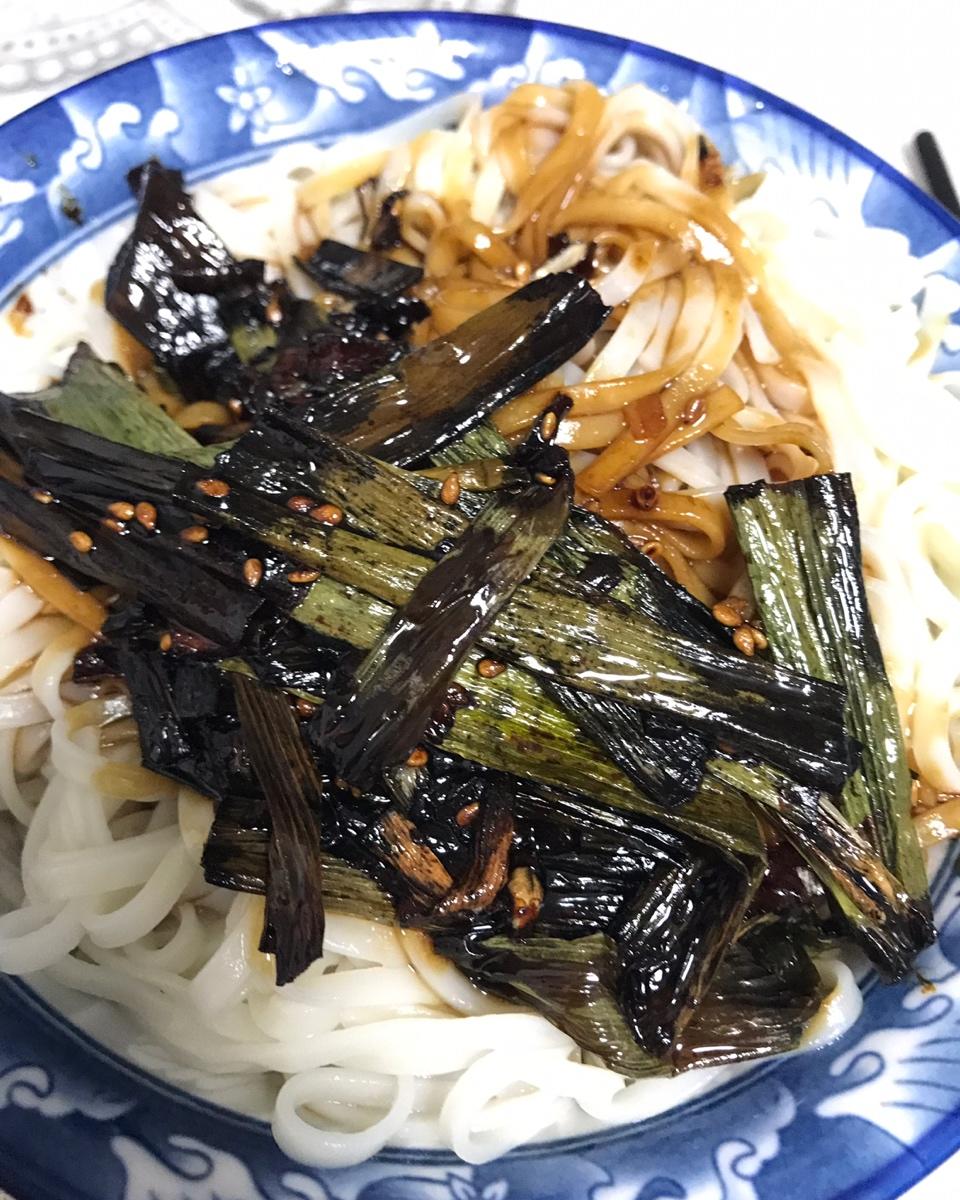 10分钟搞定的一碗葱油拌面