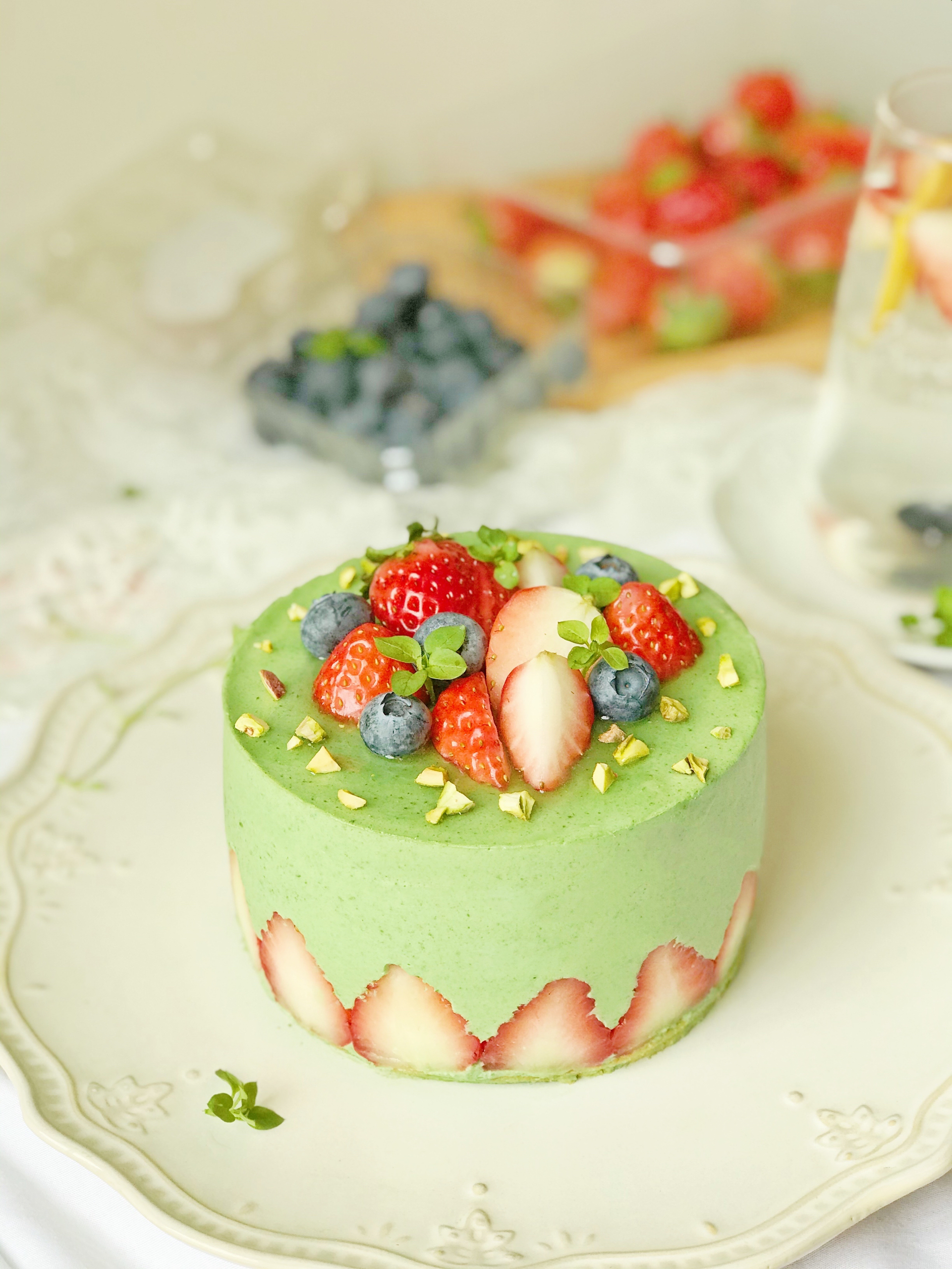 开心果莓果慕斯蛋糕