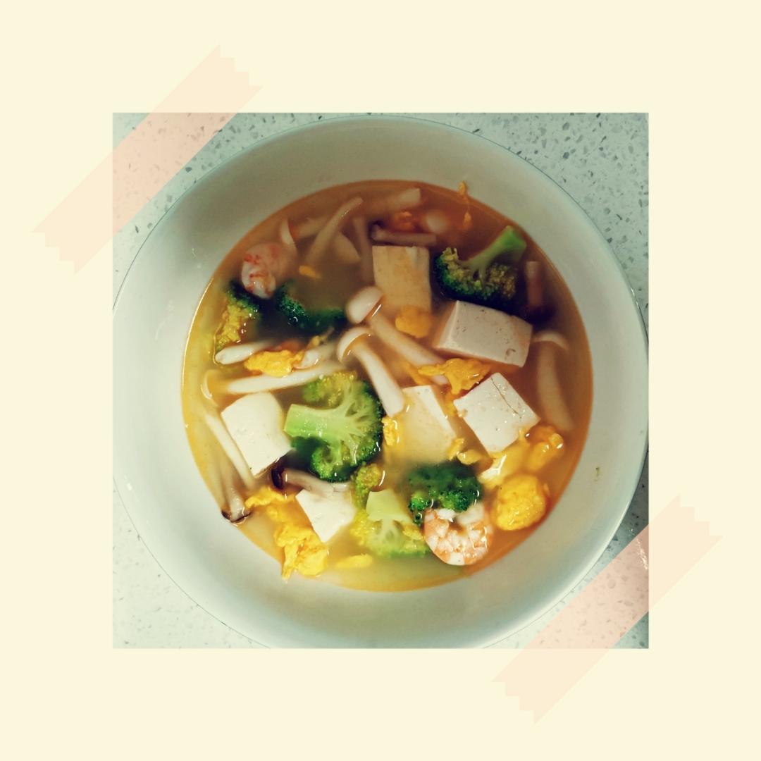 豆腐鲜虾菇菌汤
