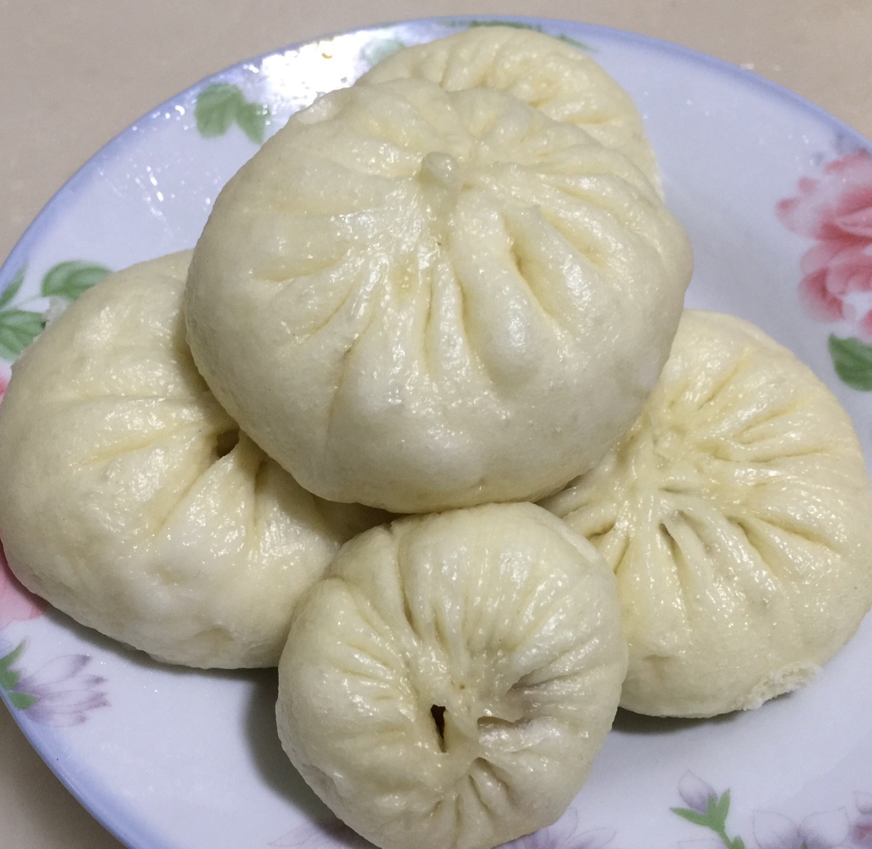 最初的蝴蝶做的家庭手工肉馅大包子