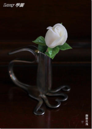 第一朵翻糖玫瑰–自制棉花糖翻糖膏—Marshmallow Fondant Rose的做法 步骤12