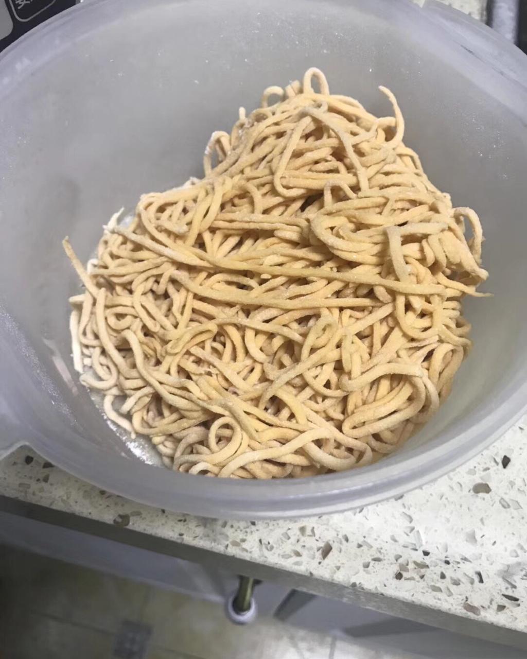 自制彩色手工面条/挂面