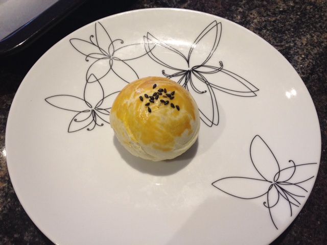 萌得掉渣渣的蛋黄酥