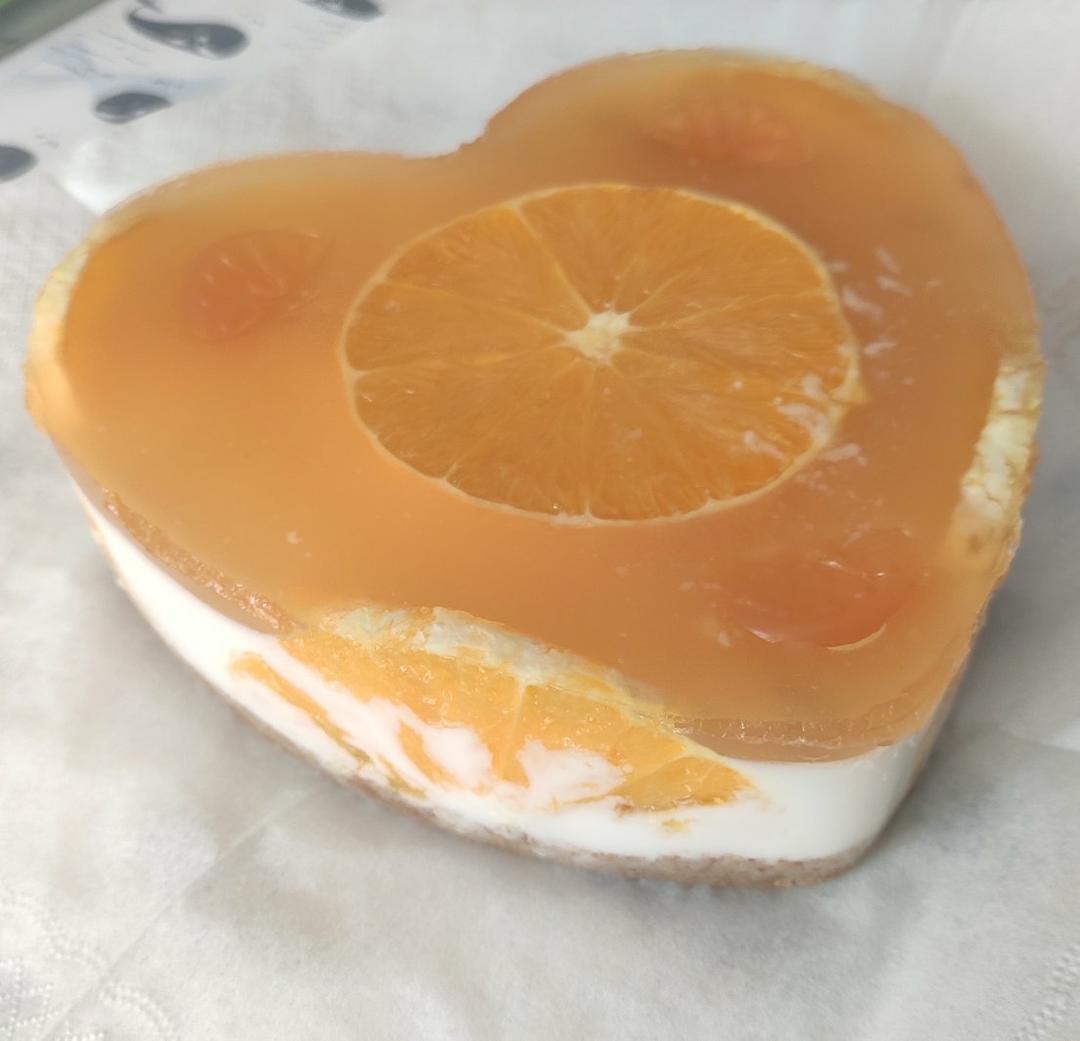 鲜橙酸奶慕斯蛋糕