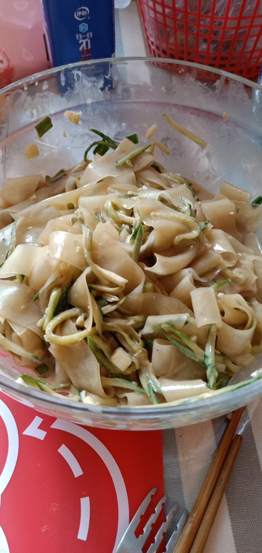 凉拌绿豆粉皮