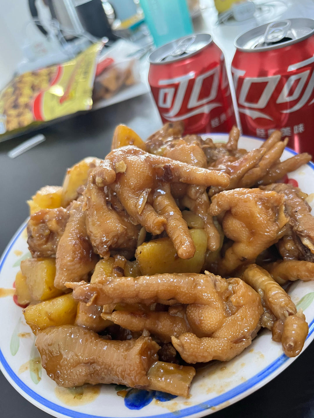 【酱焖鸡爪】酱香浓郁，软烂入味，非常好吃