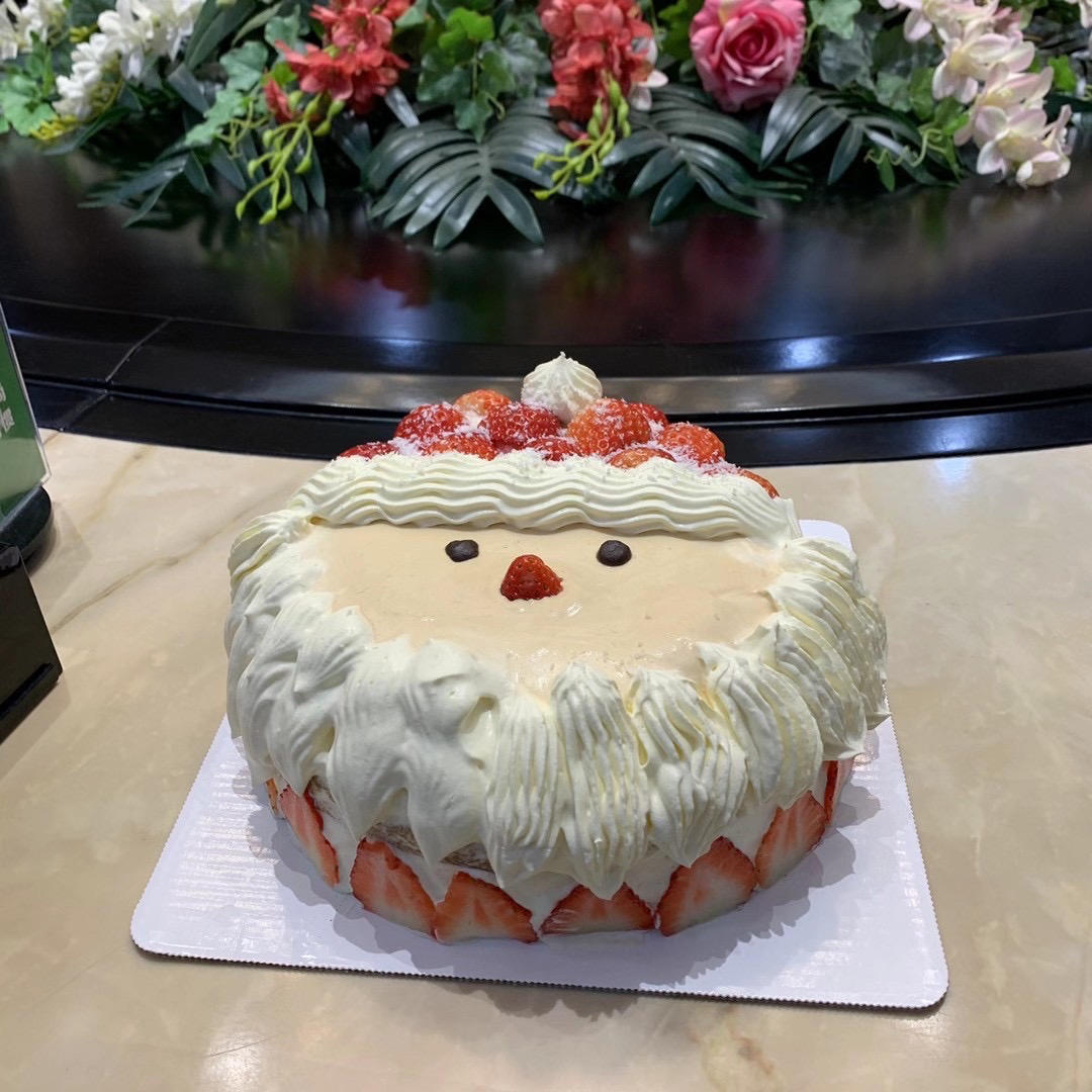 圣诞老人蛋糕---详解没有专业工具怎样给蛋糕装饰？裱花？