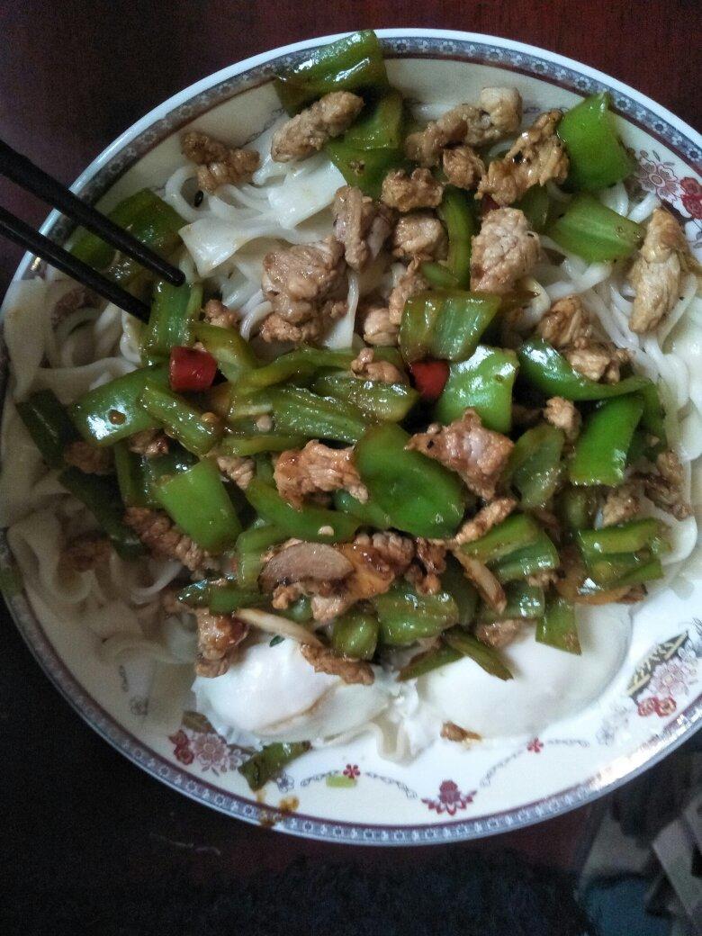 青椒肉丝拌面