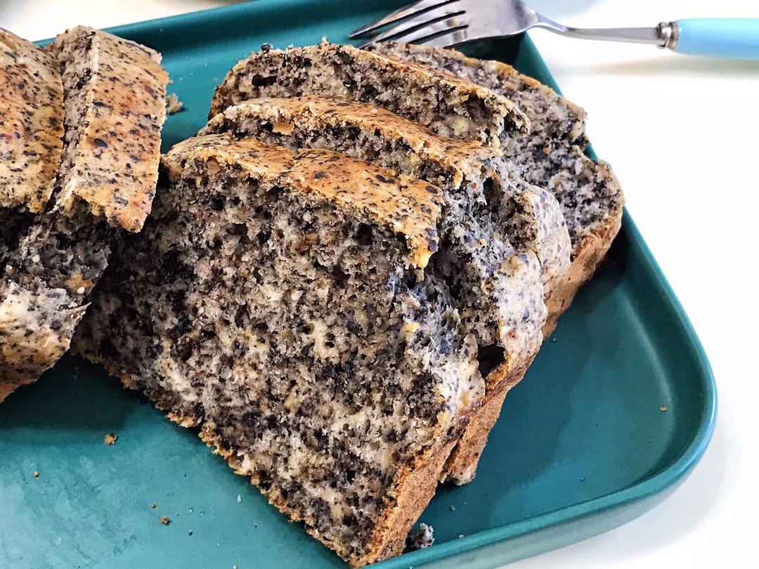 零难度的黑芝麻核桃香蕉蛋糕