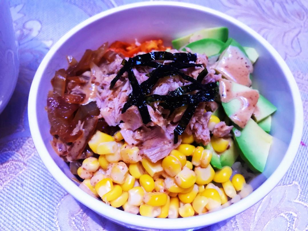 牛油果金枪鱼拌饭