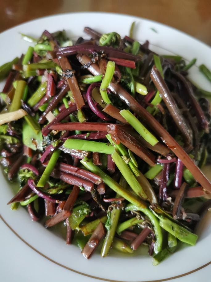 清炒"野生"猴腿菜的做法