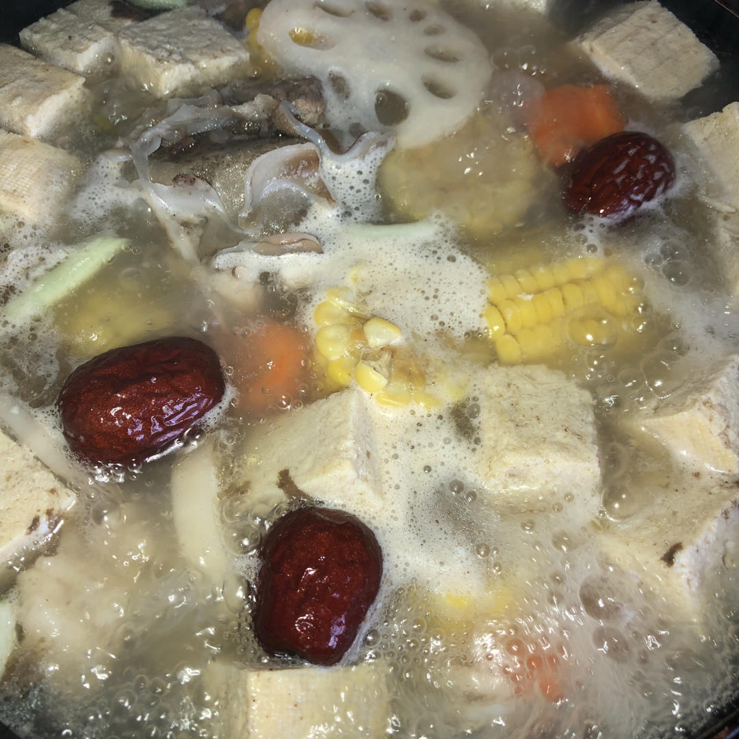 玉米莲藕猪骨汤