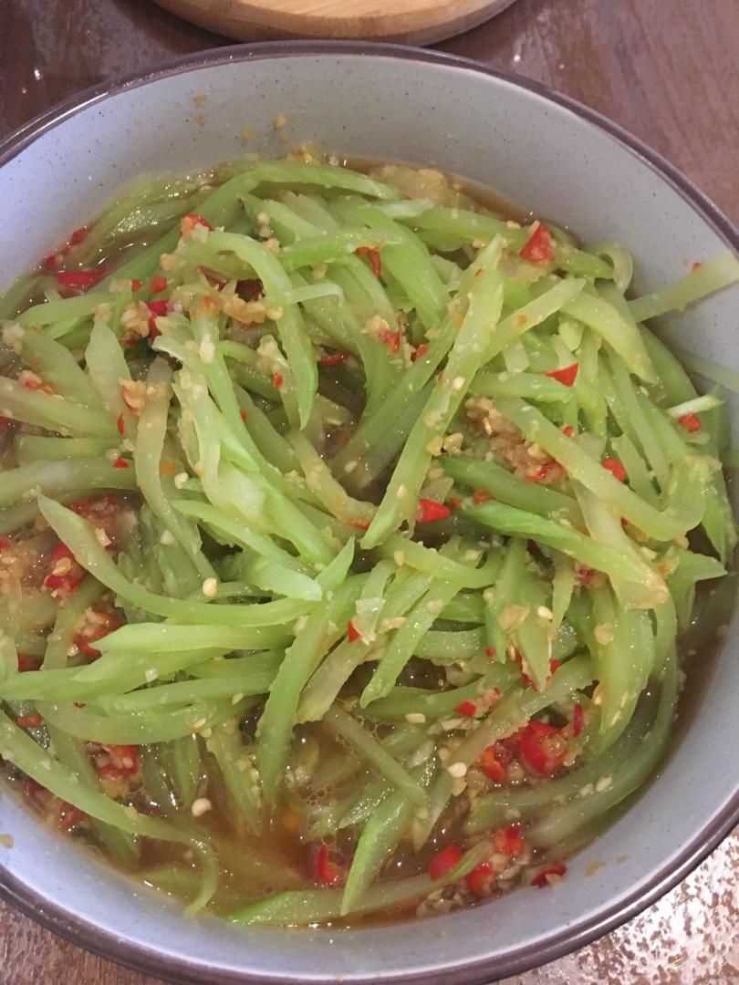 凉拌莴笋丝