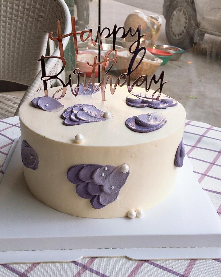 简约风生日蛋糕