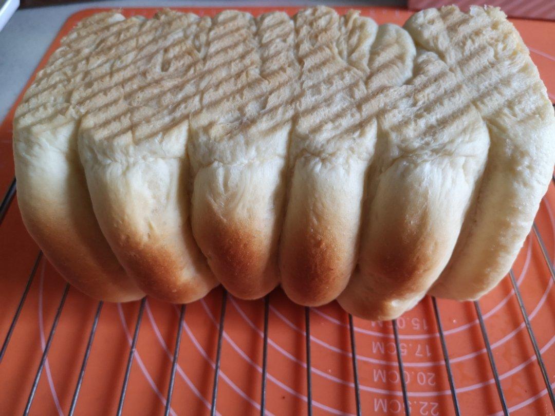 秒杀吐司的面包整形方法