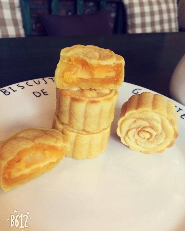 超越美心！流心奶黄月饼：原味&可可&抹茶