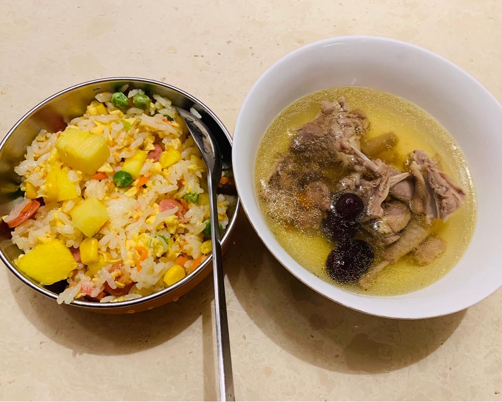 虾仁菠萝炒饭