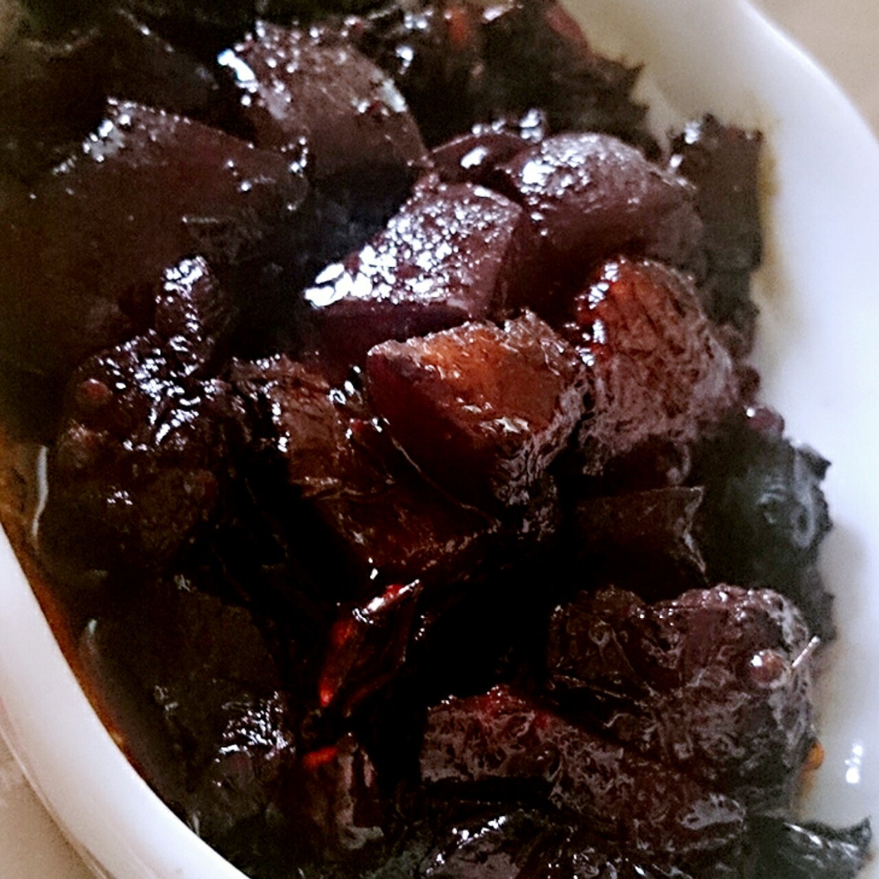 吃着碗里望着锅里的红烧肉