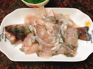 清蒸淋油鲈鱼肉的做法 步骤2