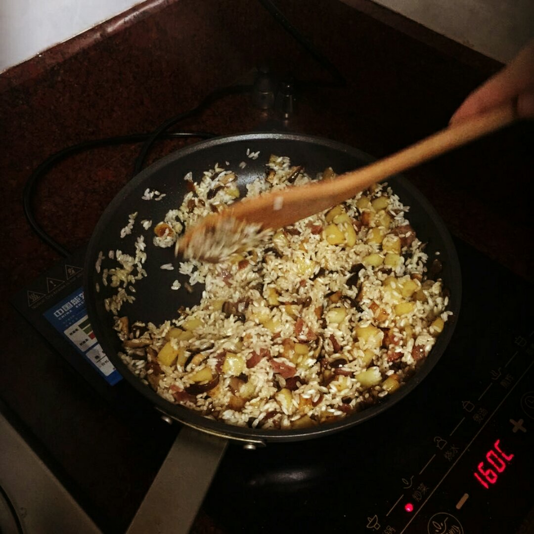 香肠土豆焖饭【一人也要吃好版】