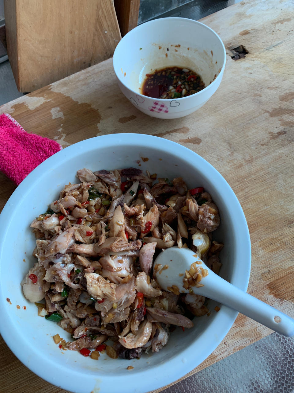 凉拌香辣手撕鸡腿肉
