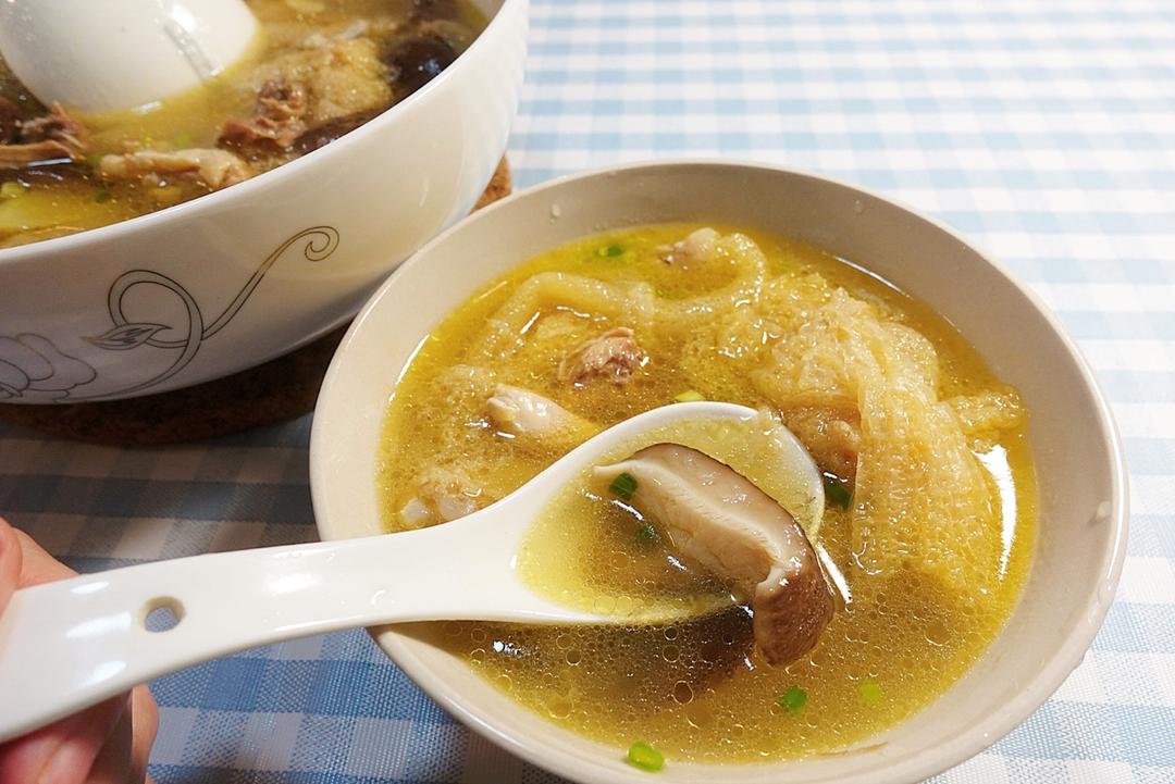 香菇炖鸡汤