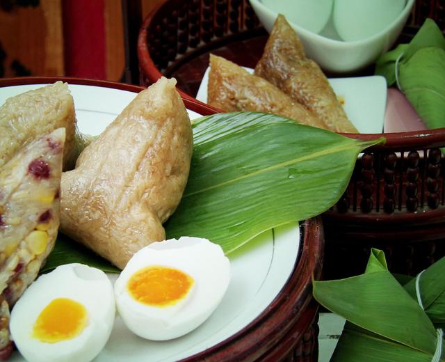 蛋黄鲜肉粽的做法