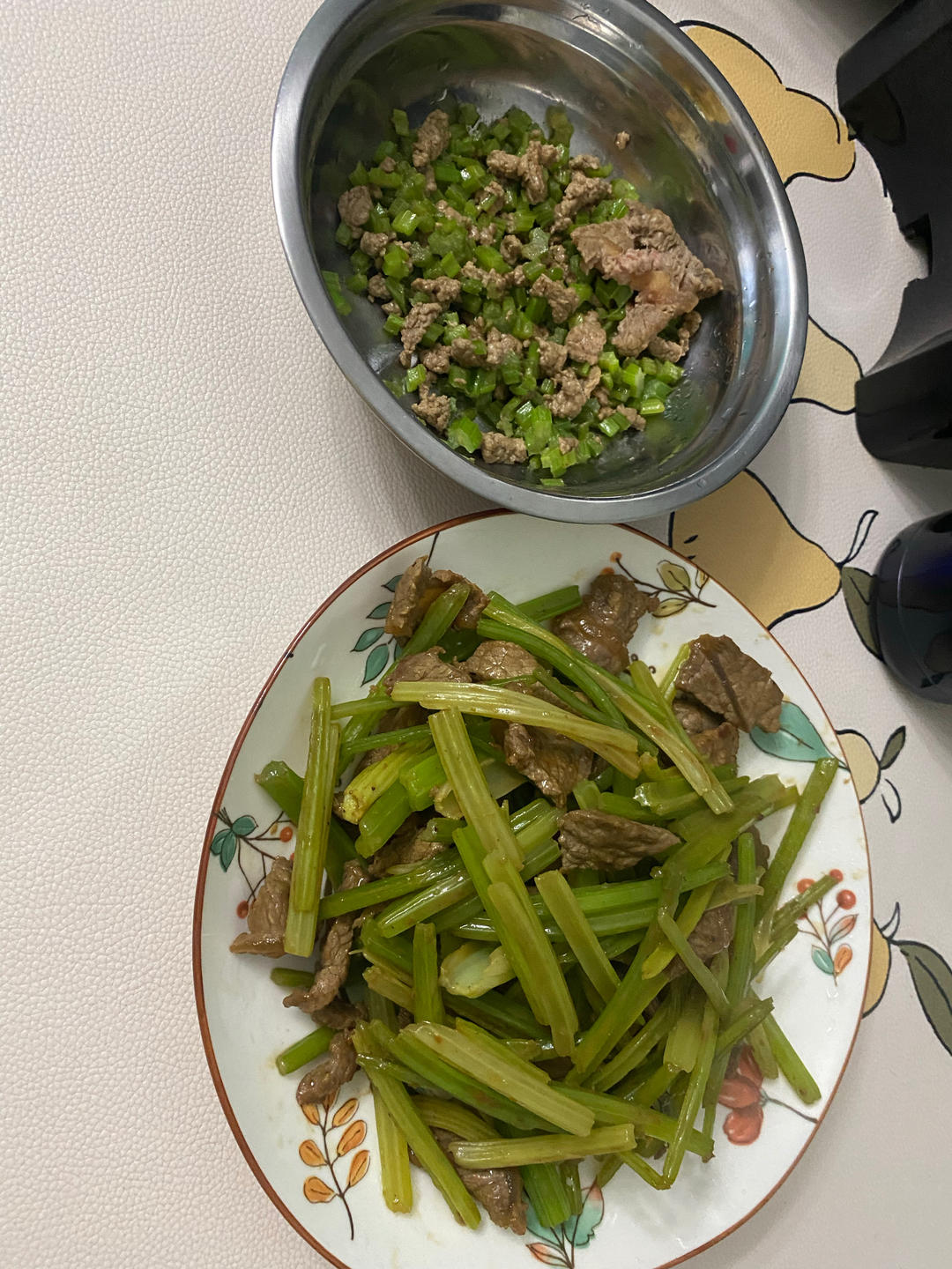 芹菜炒牛肉