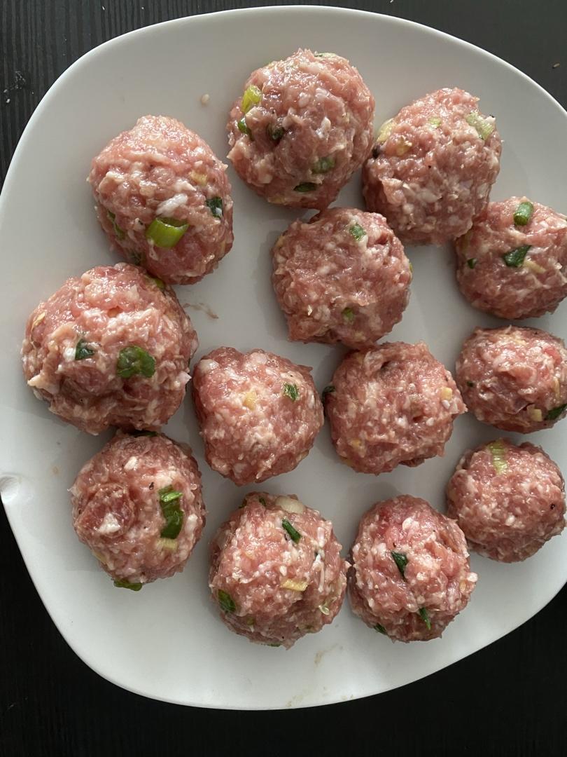 复刻绵羊料理 丑丑的皮蛋咸蛋黄肉丸子