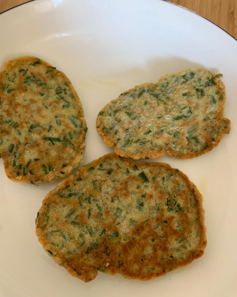 简单快手早餐的韭菜鸡蛋饼