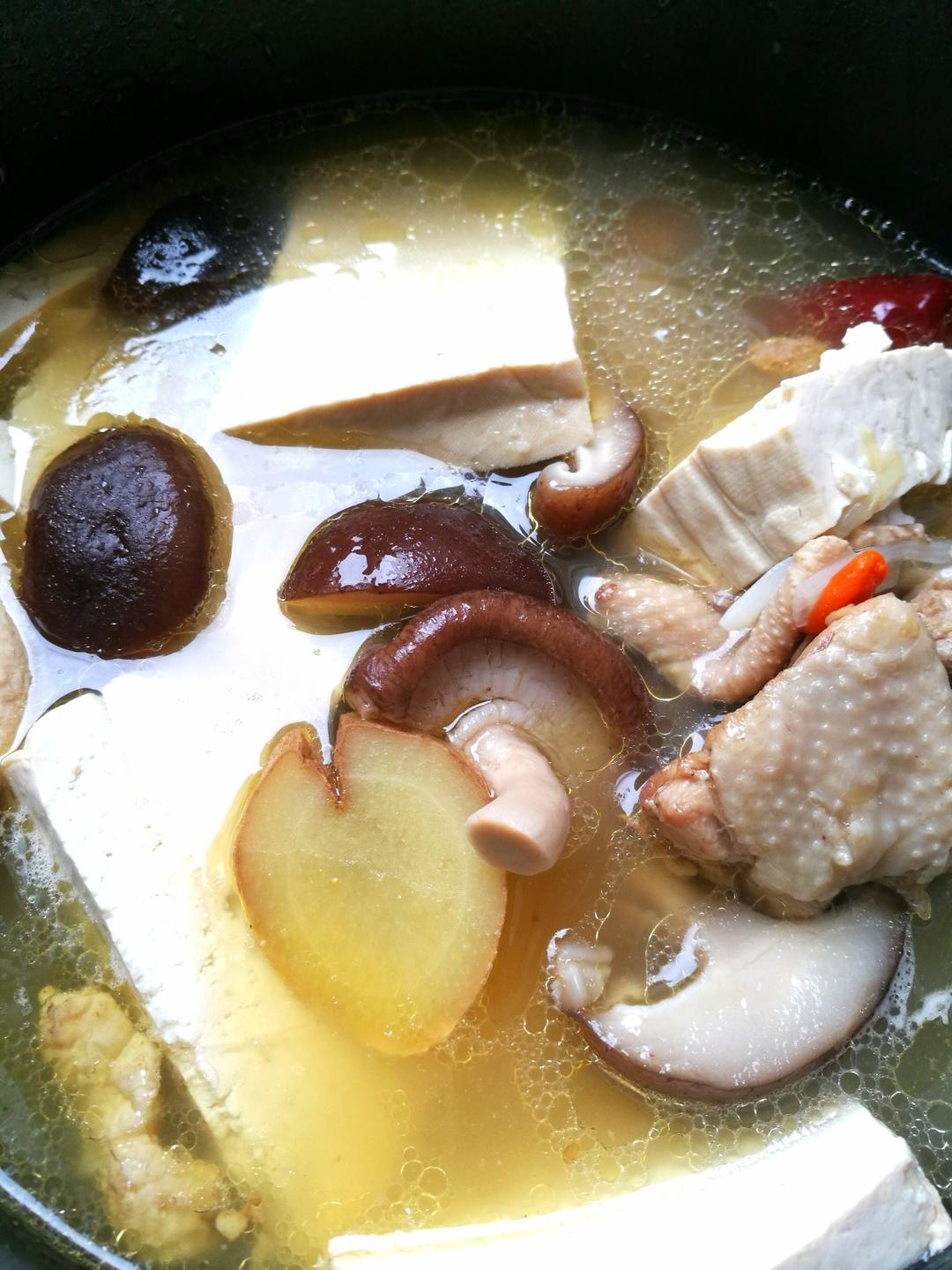 香菇炖鸡汤