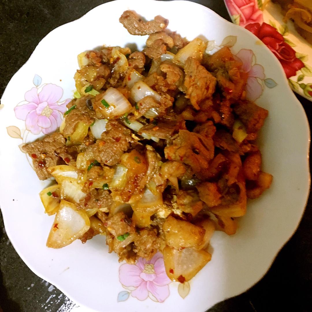 洋葱炒肉