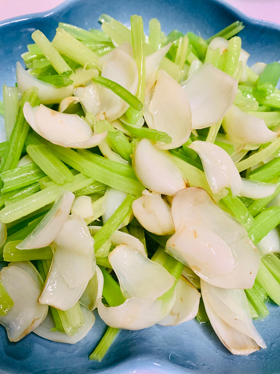 西芹清炒鲜百合