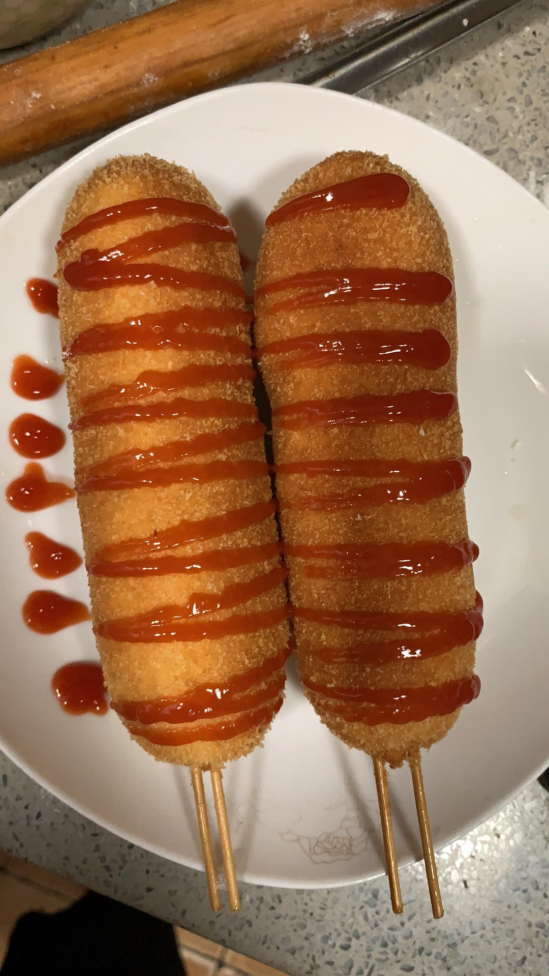 会拉丝的芝士炸弹热狗棒