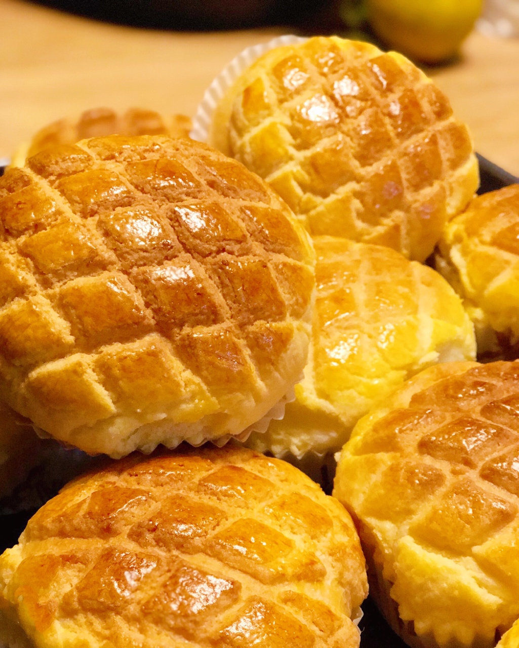 yu鱼鱼鱼鱼鱼做的好吃到炸裂的港式菠萝包(附带制作酥皮的小视频)