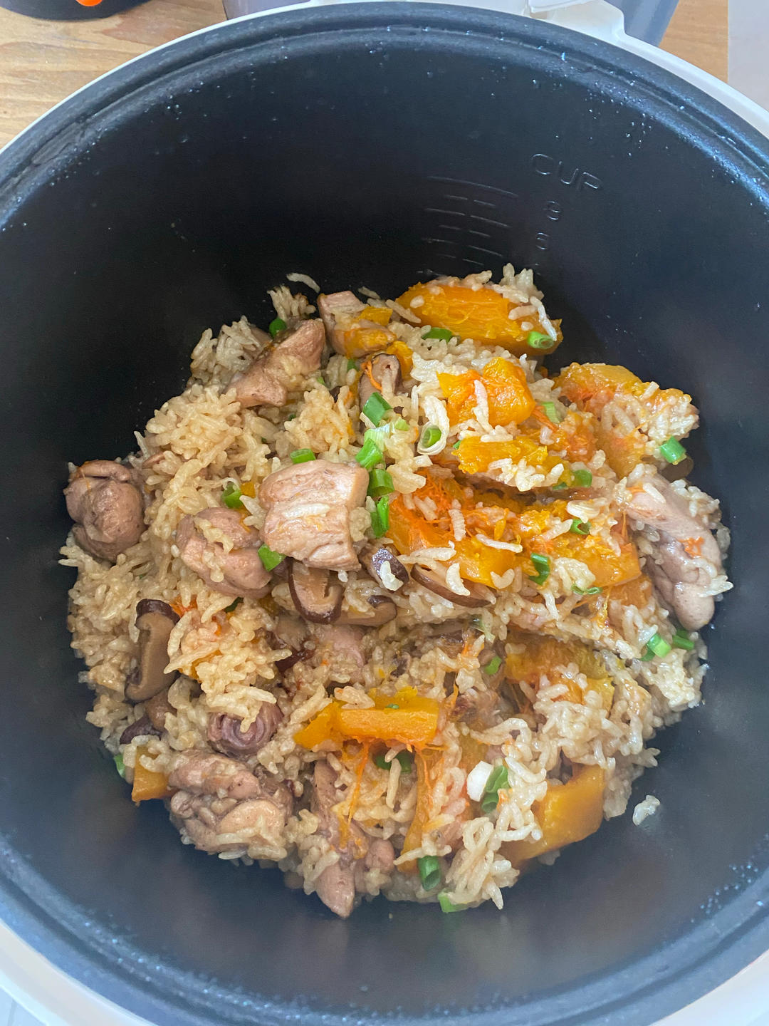 南瓜鸡肉香菇焖饭