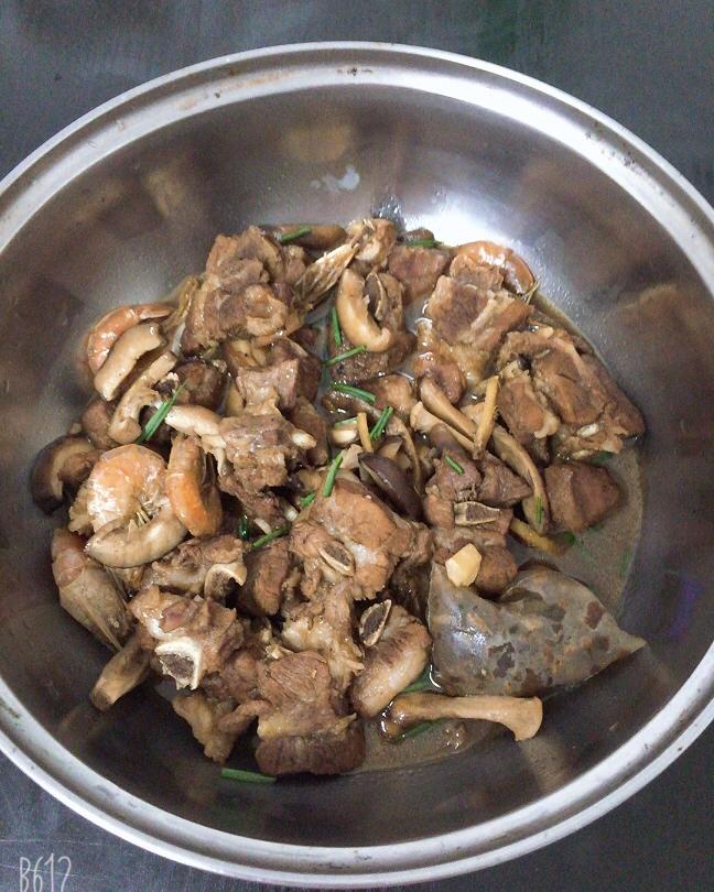 香菇炖排骨