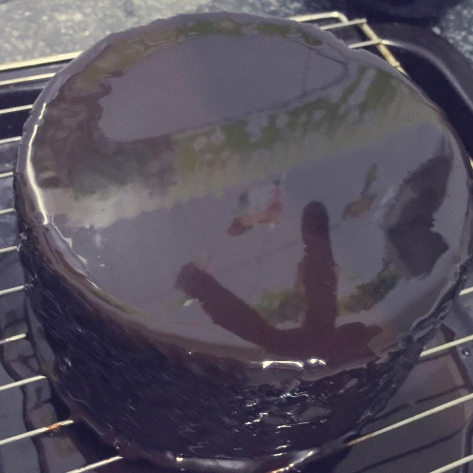 巧克力镜面淋酱<熊谷裕子>--让甜点穿上光泽亮丽的淋面外衣