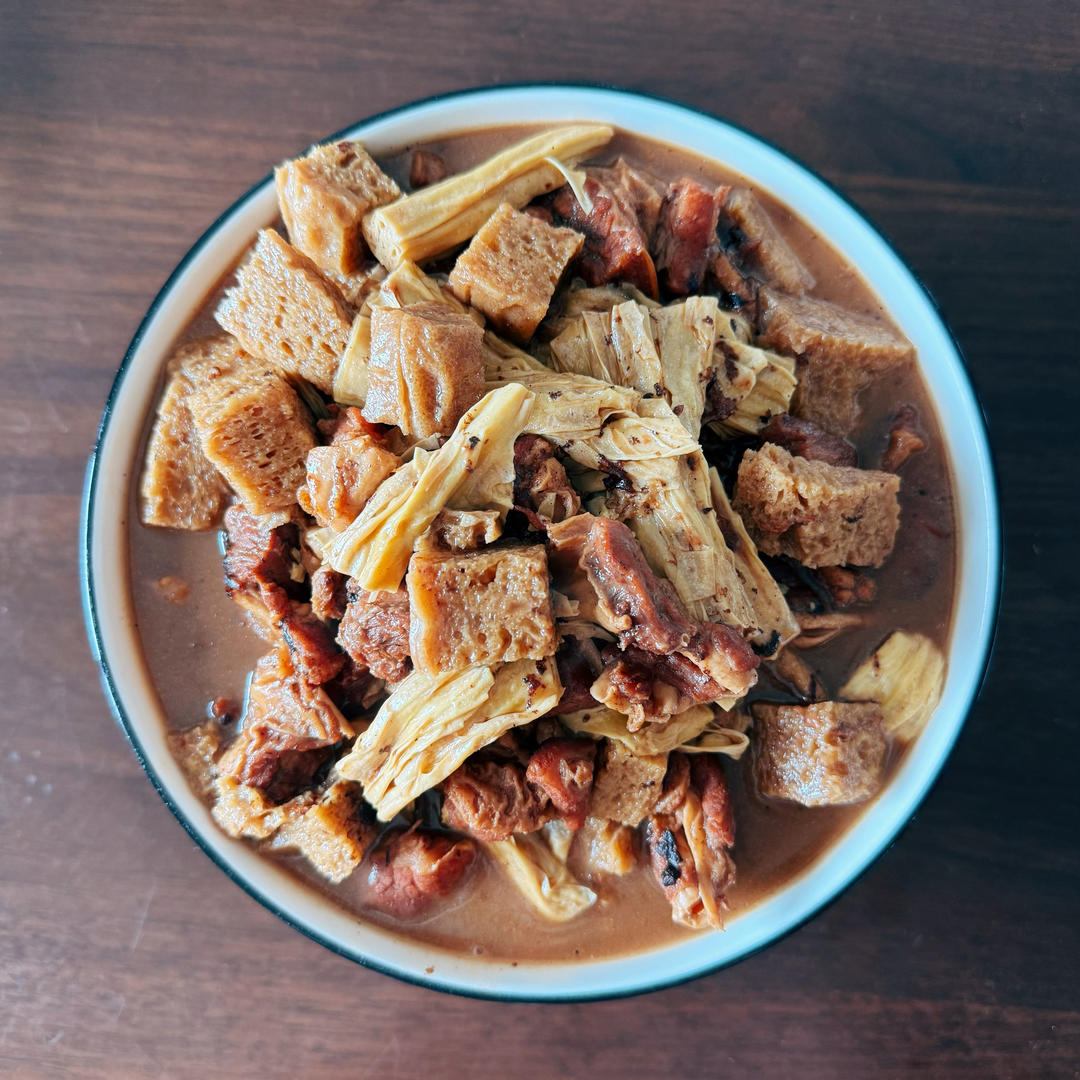 南乳腐竹牛腩煲