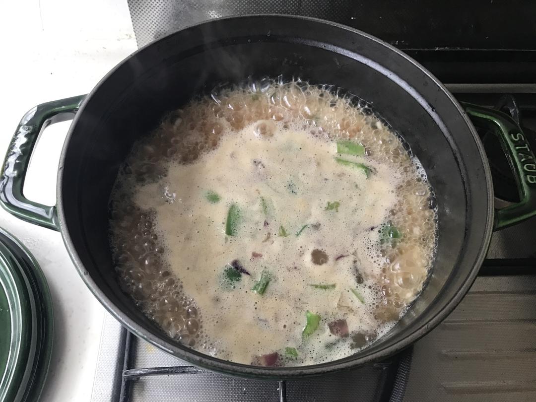 staub铸铁锅肥牛海鲜焖饭的做法 步骤13