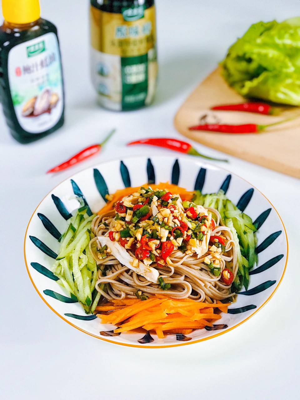 轩轩淘momo做的凉拌鸡丝荞麦面