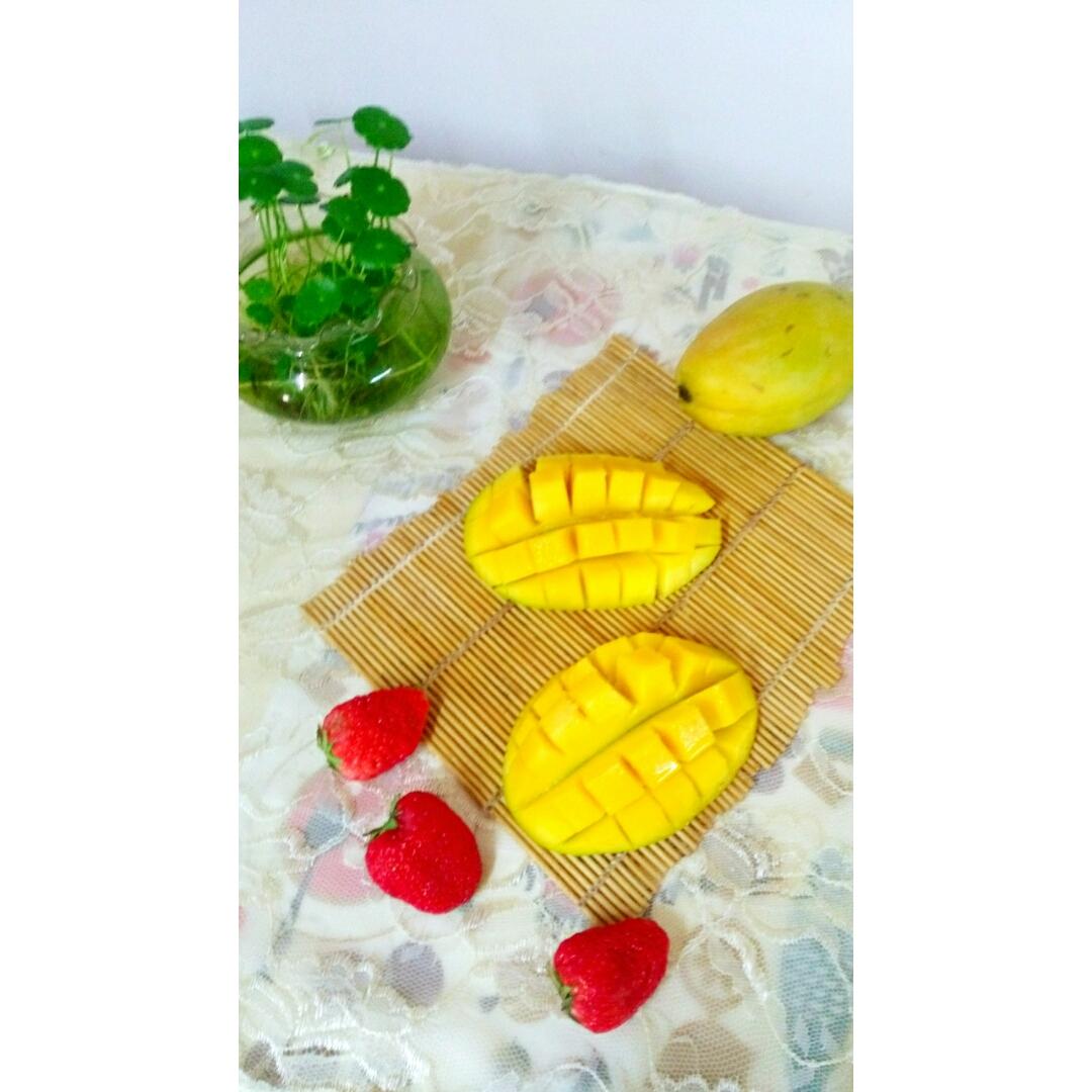 九月荷做的花样芒果(简单的芒果切法)