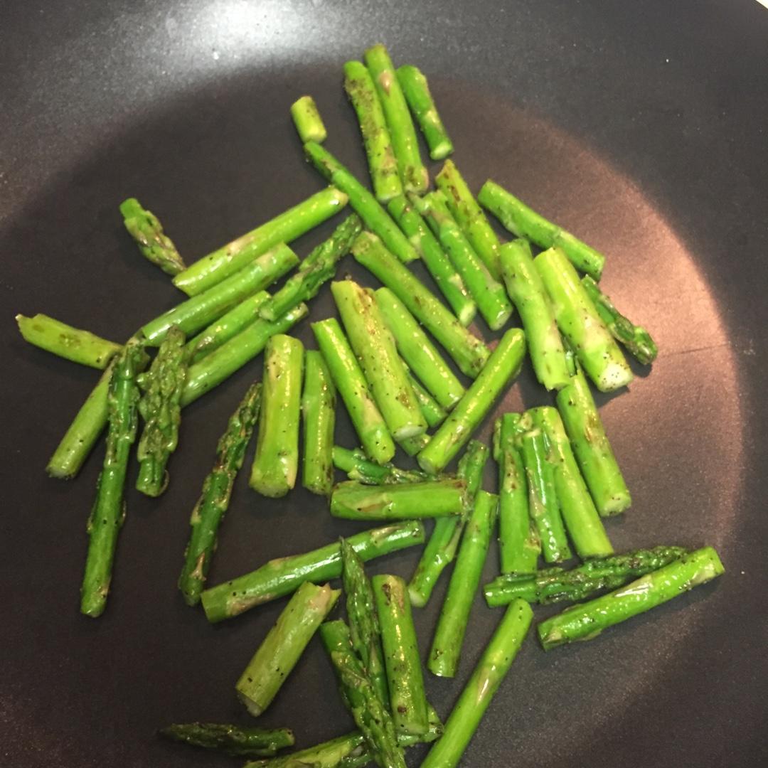 橄榄油黑椒芦笋
