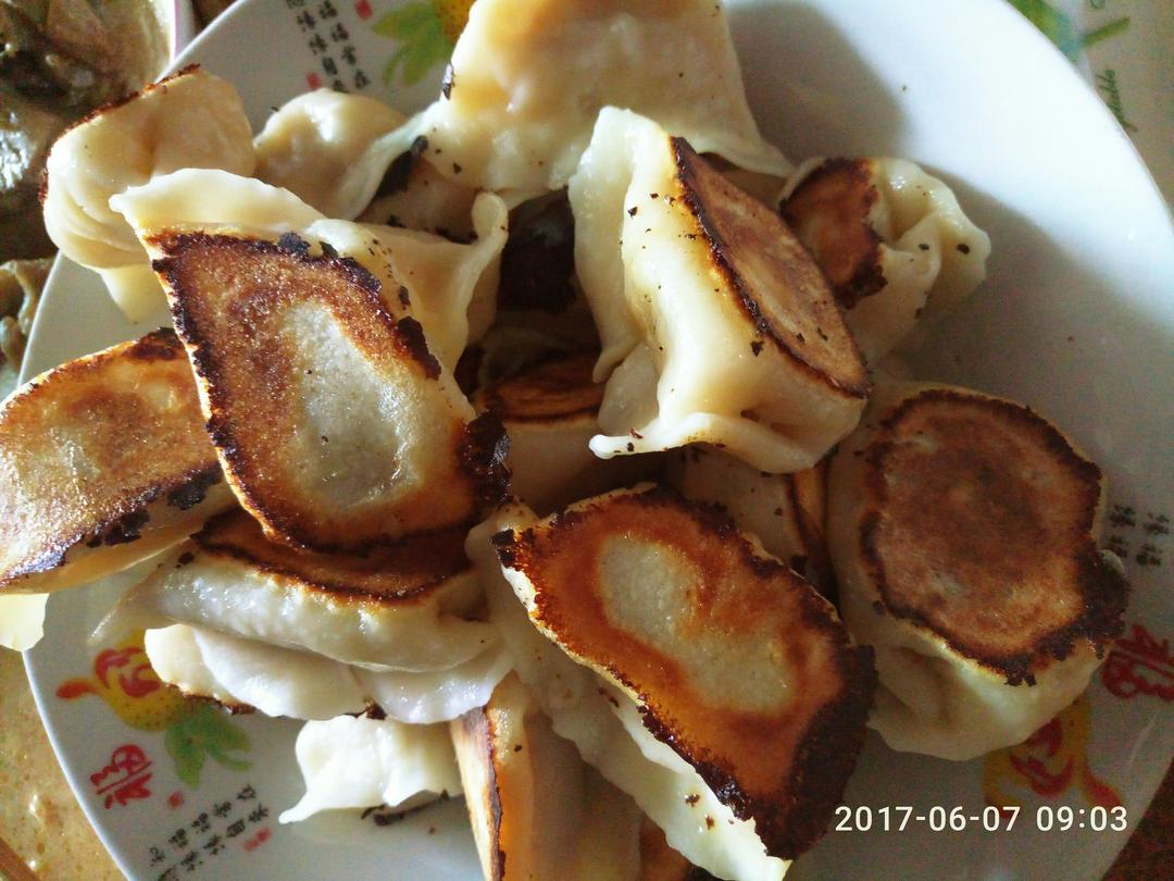 速冻水饺吃腻了吗~变锅贴吧(๑´ڡ`๑)