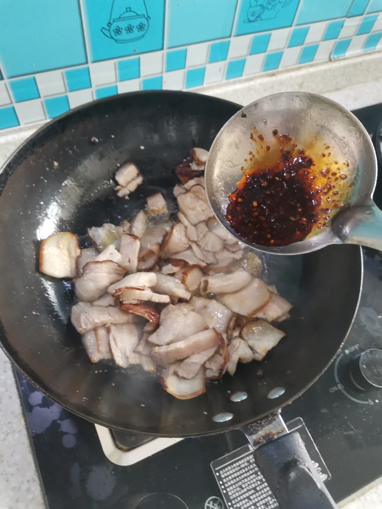 尖椒土豆炒烧肉的做法 步骤8